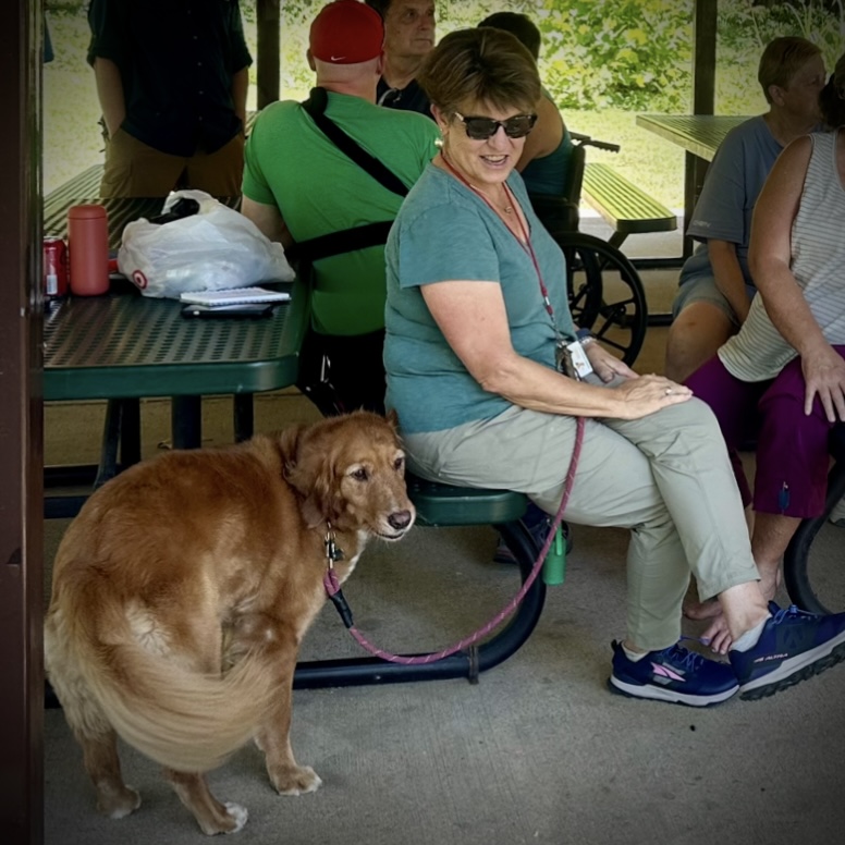 CITO MHH 624 CO and dog