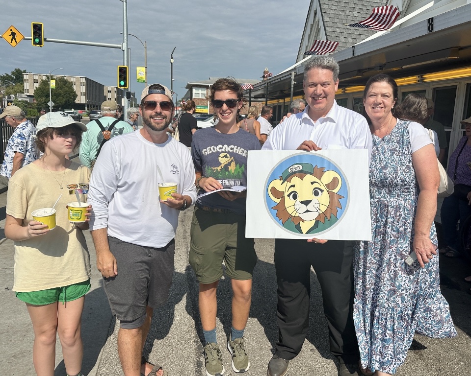 Aug 25 MnG Ted Drewes sm Grp